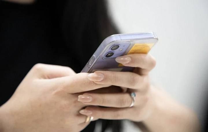 Магазины, кафе и Telegram-каналы начали массово менять названия и вывески на кириллические