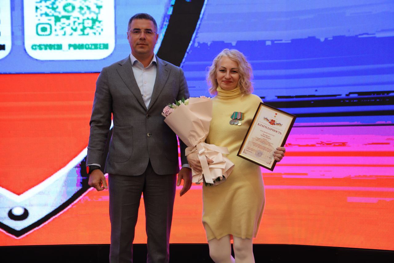 Глава города Тулы Алексей Эрк поздравил волонтерское движение "Своих не бросаем!" с четырехлетием основания Глава города Тулы Алексей Эрк поздравил волонтерское движение "Своих не бросаем!" с четырехлетием основания