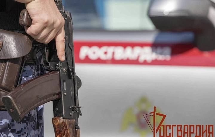 В Тульской области сотрудники Росгвардии осуществили передачу очередной партии гражданского оружия в район проведения специальной военной операции