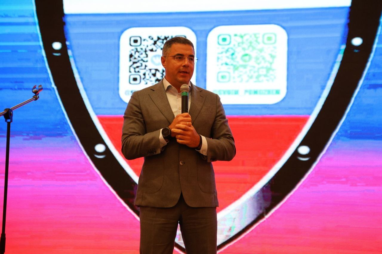 Глава города Тулы Алексей Эрк поздравил волонтерское движение "Своих не бросаем!" с четырехлетием основания Глава города Тулы Алексей Эрк поздравил волонтерское движение "Своих не бросаем!" с четырехлетием основания