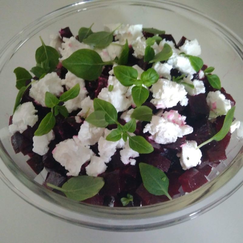 Салат из печеной свеклы: вкусный рецепт в греческом стиле