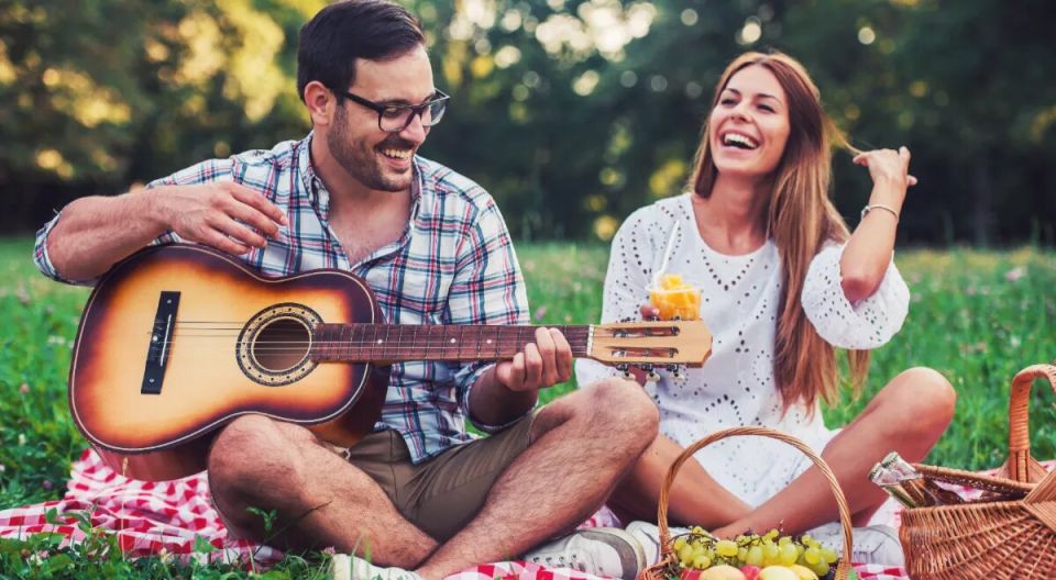 Шашлык, любовь и майские праздники: почему это сочетание так привлекает россиян