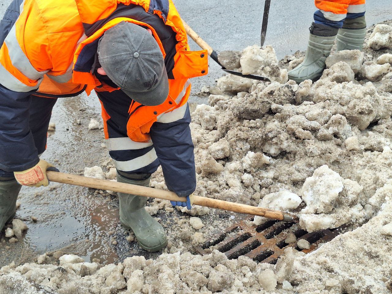 Илья Беспалов: Поручил активизировать работы по прочистке дождеприемных решеток от снега и наледи Илья Беспалов: Поручил активизировать работы по прочистке дождеприемных решеток от снега и наледи