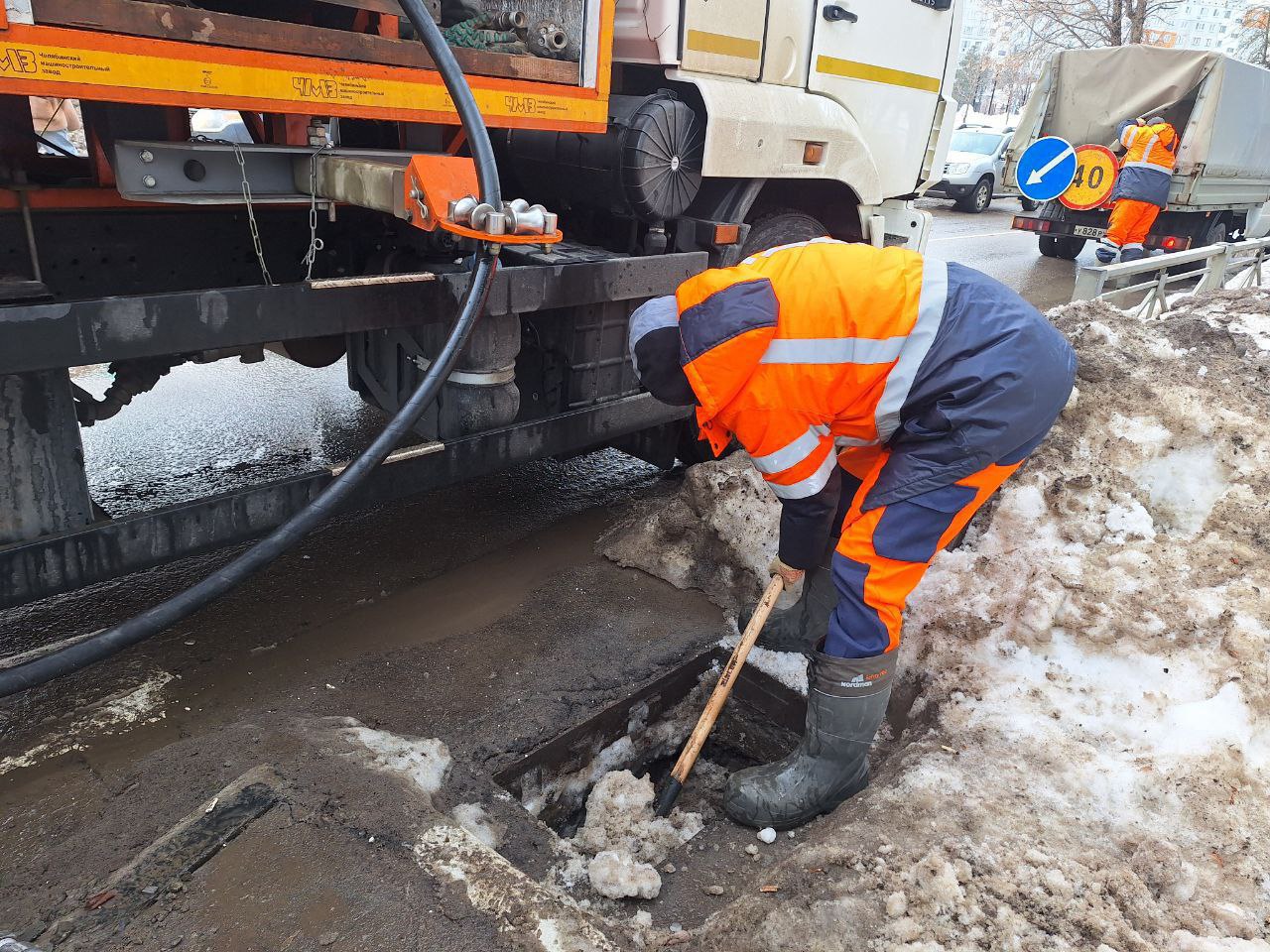 Илья Беспалов: Поручил активизировать работы по прочистке дождеприемных решеток от снега и наледи Илья Беспалов: Поручил активизировать работы по прочистке дождеприемных решеток от снега и наледи