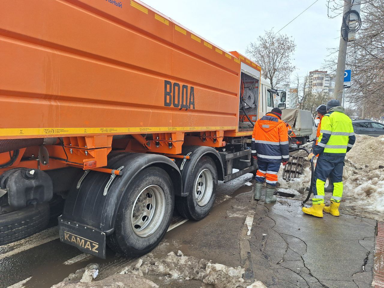 Илья Беспалов: Поручил активизировать работы по прочистке дождеприемных решеток от снега и наледи