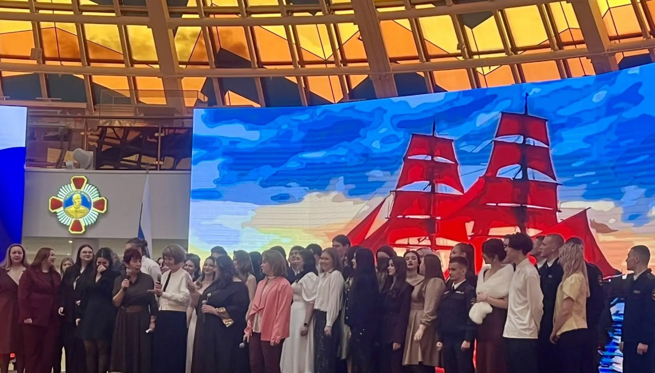 В Туле полицейские и общественники приняли участие в церемонии вручения дипломов выпускникам технологического колледжа В Туле полицейские и общественники приняли участие в церемонии вручения дипломов выпускникам технологического колледжа