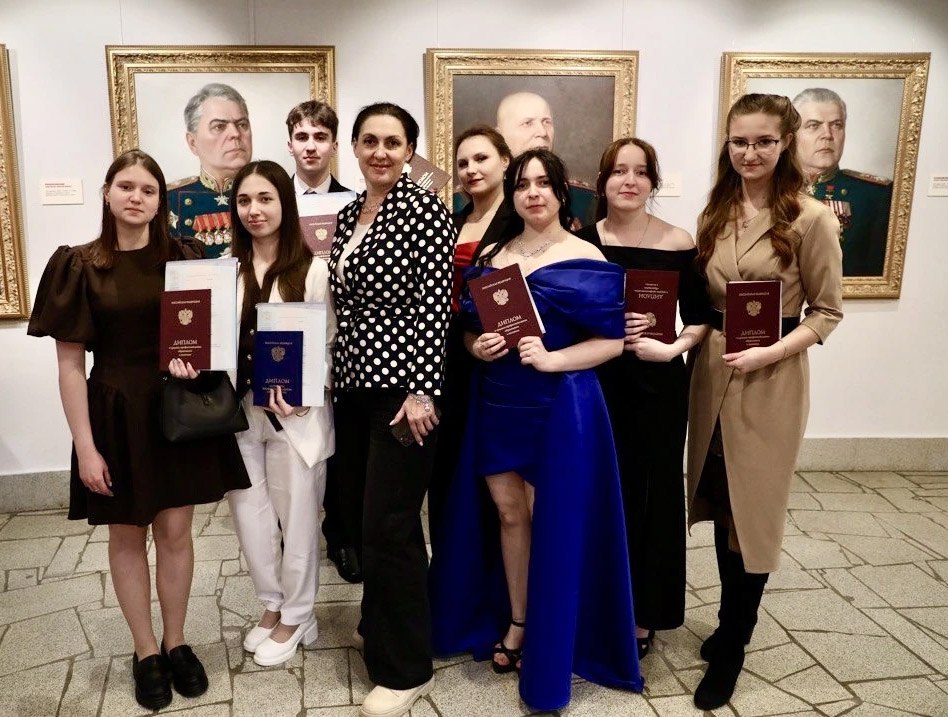 В Туле полицейские и общественники приняли участие в церемонии вручения дипломов выпускникам технологического колледжа В Туле полицейские и общественники приняли участие в церемонии вручения дипломов выпускникам технологического колледжа