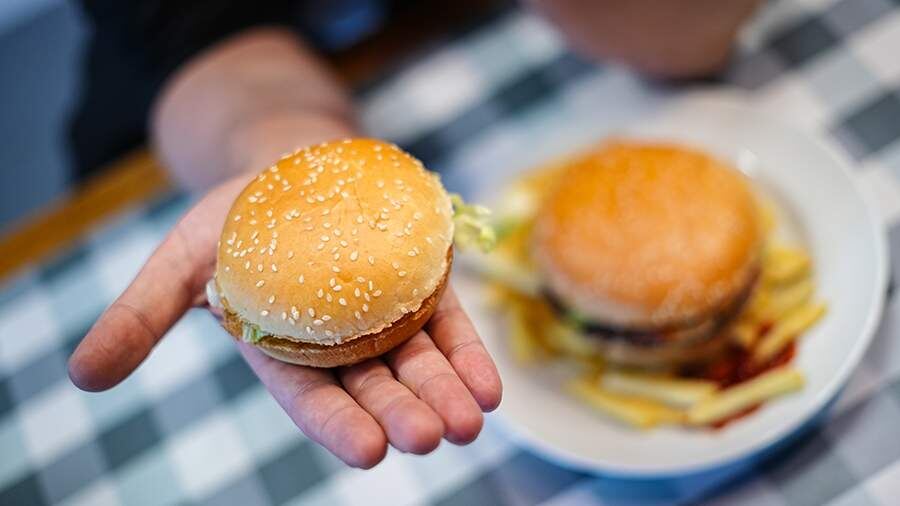 Ультраобработанные продукты: как они влияют на переедание у молодежи