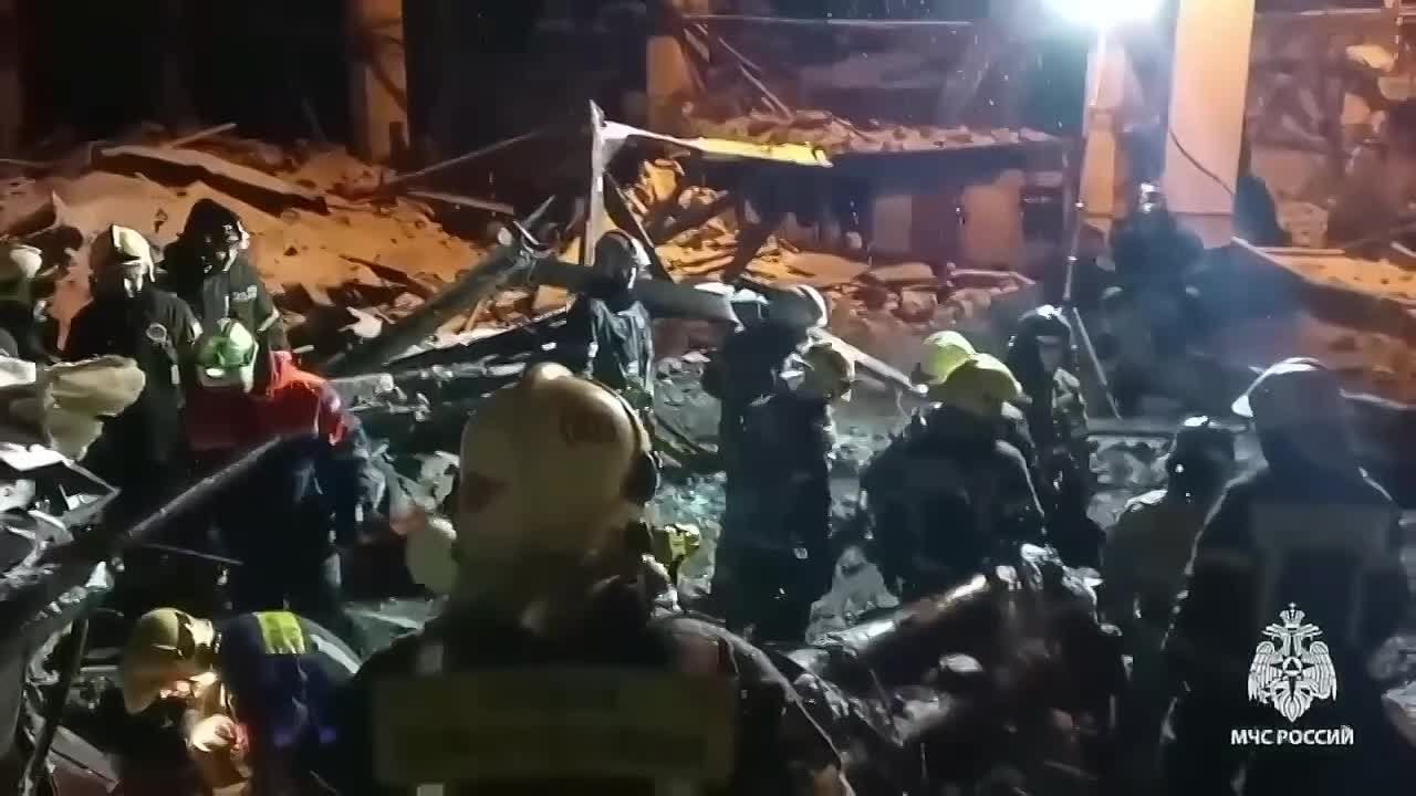 Тело рабочего обнаружили после обрушения кровли на заводе в Тульской области