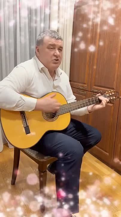 Готовим ладоши для оваций. "Единственная моя" в исполнении главы города Ильи Беспалова