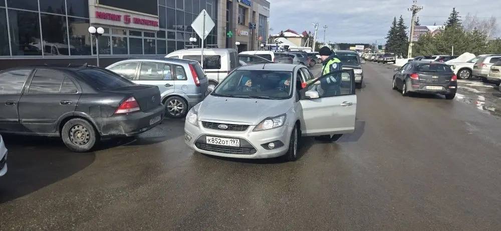 Продолжение яркой акции «Цветы для автоледи» Продолжение яркой акции «Цветы для автоледи»