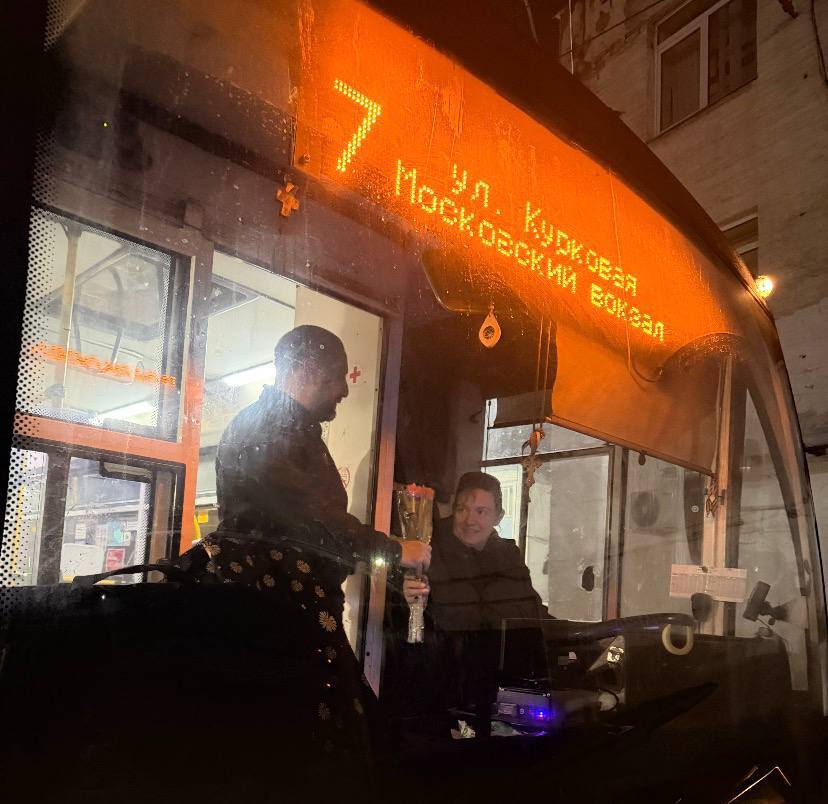 Сотрудниц «Тулгорэлектротранса» поздравили с 8 Марта Сотрудниц «Тулгорэлектротранса» поздравили с 8 Марта