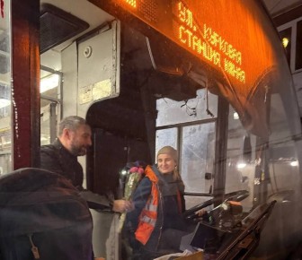 Сотрудниц «Тулгорэлектротранса» поздравили с 8 Марта