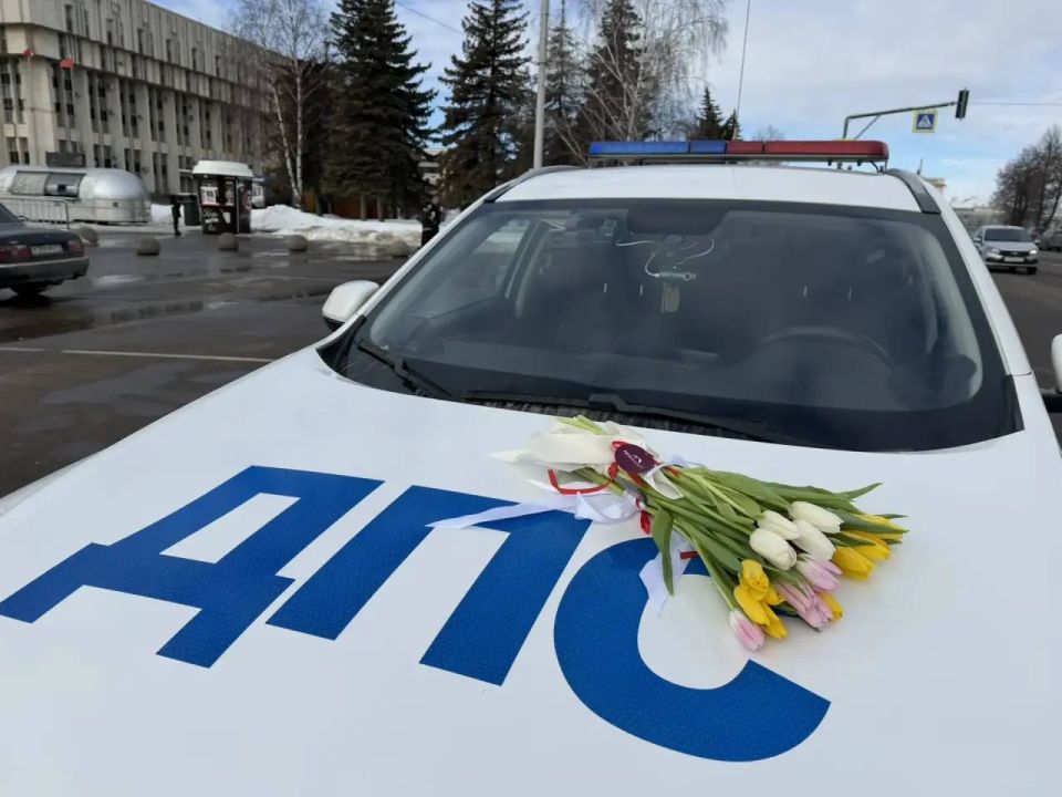 Весенний праздник "Автоледи" на улицах города