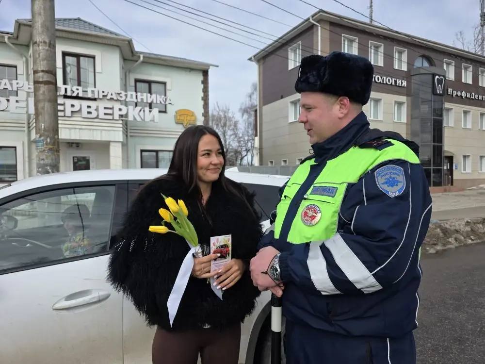 Весенний праздник "Автоледи" на улицах города Весенний праздник "Автоледи" на улицах города