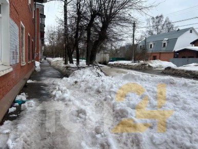 В Туле с крыши дома на улице Мира рухнуло ограждение