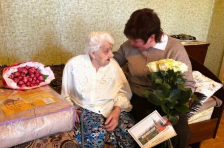 Жительницу Тулы поздравили со 100-летием от имени президента и губернатора