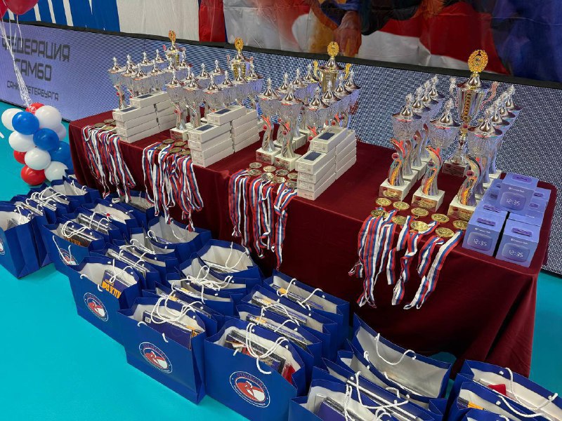 Евгений Смолянинов принял участие в проведении турнира по дзюдо в Санкт-Петербурге В северной столице состоялся 52-й традиционный юношеский командный турнир по дзюдо памяти Героя Советского Союза Василия Яковлевича Петрова... Евгений Смолянинов принял участие в проведении турнира по дзюдо в Санкт-Петербурге В северной столице состоялся 52-й традиционный юношеский командный турнир по дзюдо памяти Героя Советского Союза Василия Яковлевича Петрова...