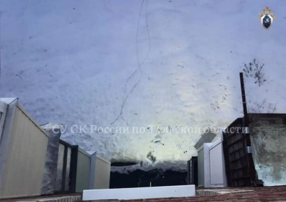 Двое маленьких детей выпали из окна пятого этажа в Ясногорске