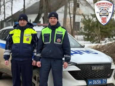 В Щекино Тульской области сотрудники ДПС спасли жизнь пешеходу