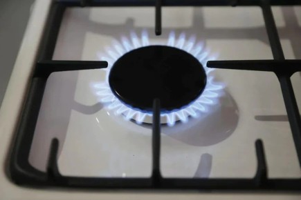 Уже полторы недели жители дома №19 по улице Шухова остаются без газа