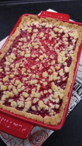 Сладкое удовольствие: Пирог с красной смородиной для уютного чаепития