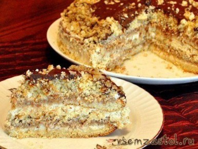 Изумительный бисквитный торт с яблочно-ореховым наполнителем