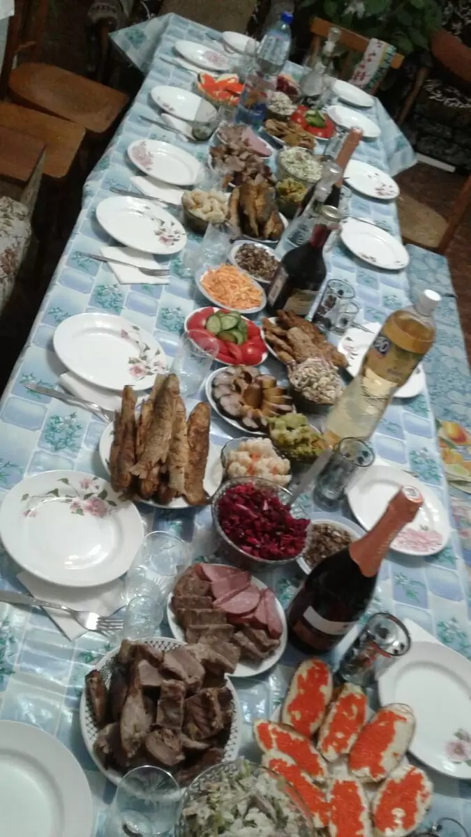 Почему деревенский стол — это не позор, а настоящее искусство