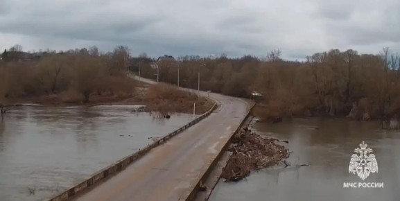 В Дубенском и Щекинском районах освободились от воды два низководных моста