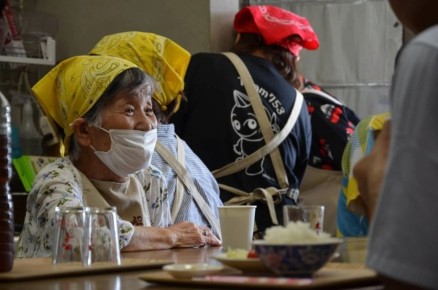 Япония открывает двери бабушкиных кафе: уют и вкус, которые напоминают о детстве