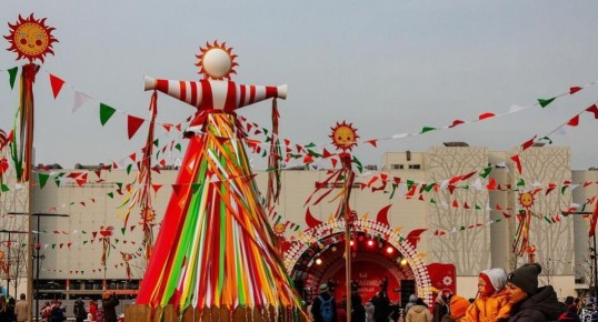 Как отпраздновать Масленицу-2026 с друзьями и семьей