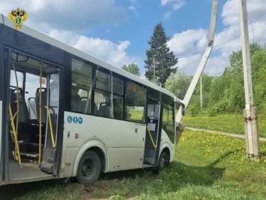 Рейсовый автобус «Венёв — Тула» попал в ДТП на трассе