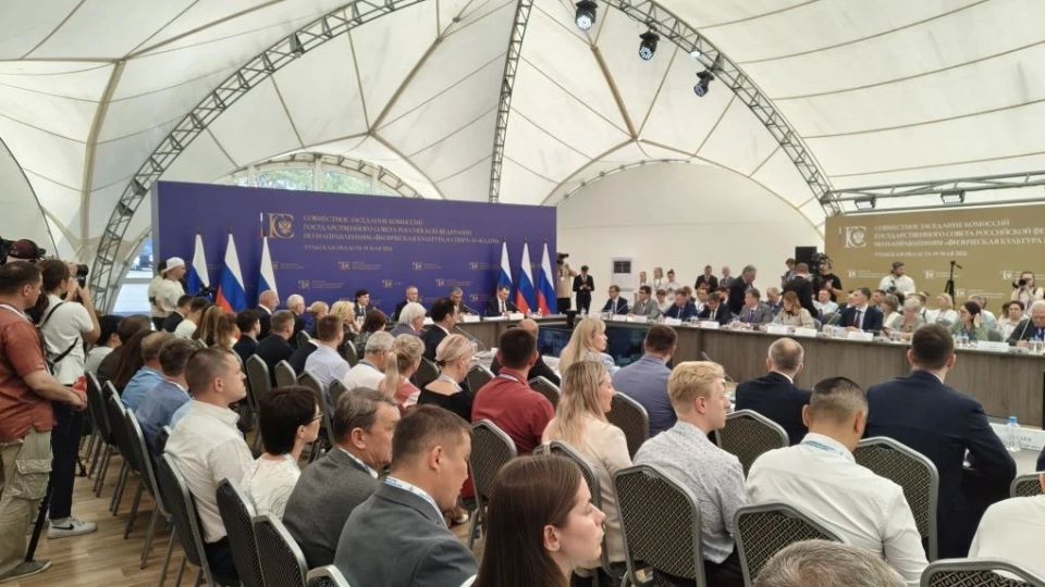 Стартовало выездное заседание комиссии Госсовета по физкультуре и спорту и комиссии по направлению «Кадры» Стартовало выездное заседание комиссии Госсовета по физкультуре и спорту и комиссии по направлению «Кадры»