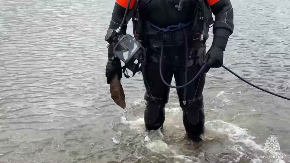 Водолазы МЧС России проверили дно реки Ока в Алексинском районе