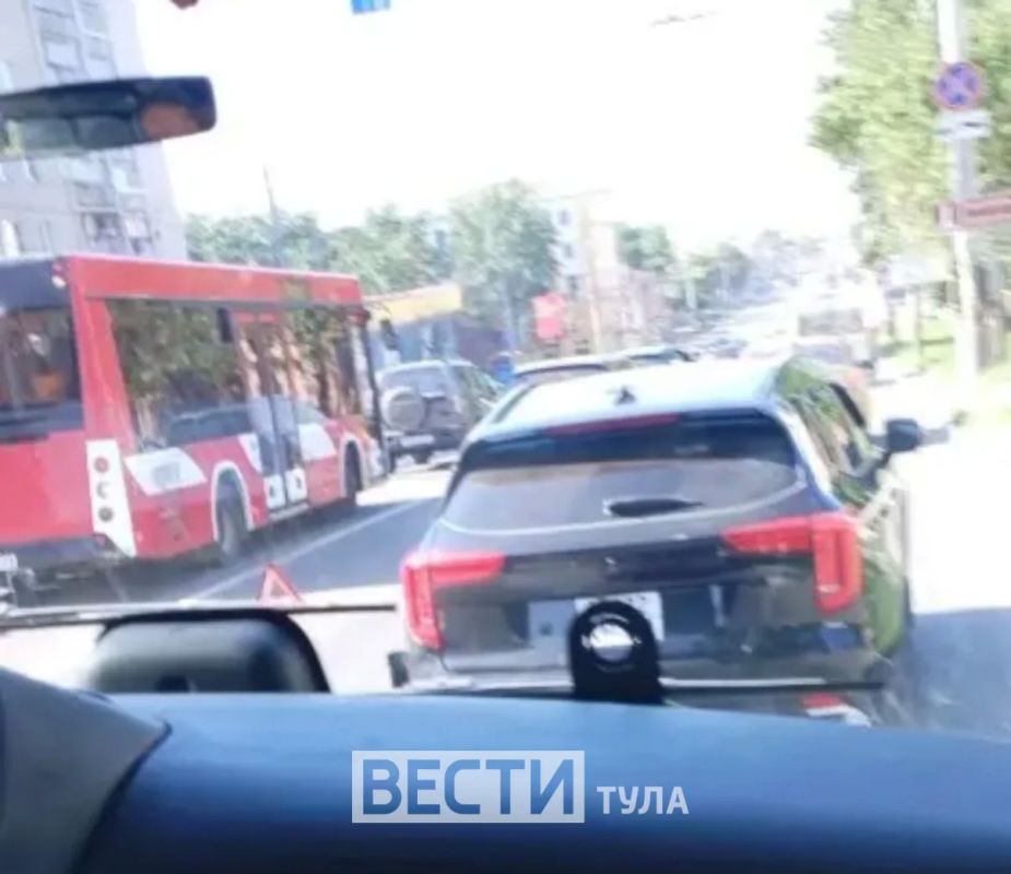ДТП на ул. Октябрьской в Туле. Подписчики сообщают, что в районе дома 58 столкнулись легковые автомобили
