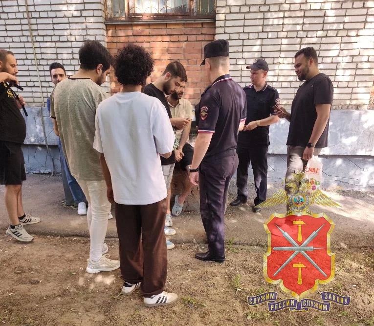 В Туле полицейские провели профилактические мероприятия по проверке иностранных граждан, работающих в службах доставки В Туле полицейские провели профилактические мероприятия по проверке иностранных граждан, работающих в службах доставки