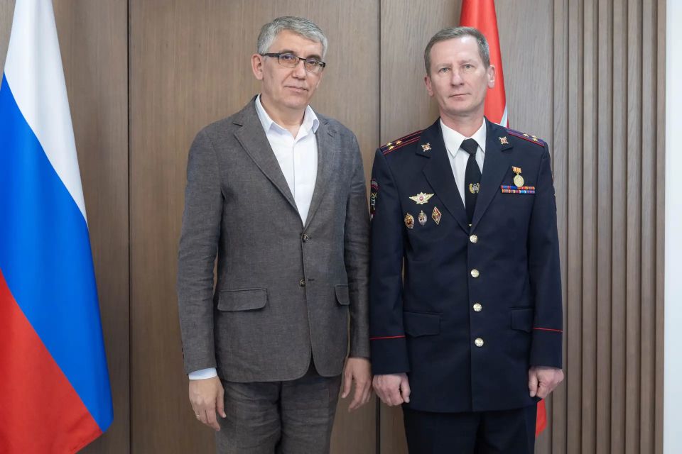 За важный вклад: глава региона Дмитрий Миляев вручил памятный нагрудный знак Губернатора Тульской области «Участник военного парада в городе-герое Туле» За важный вклад: глава региона Дмитрий Миляев вручил памятный нагрудный знак Губернатора Тульской области «Участник военного парада в городе-герое Туле»