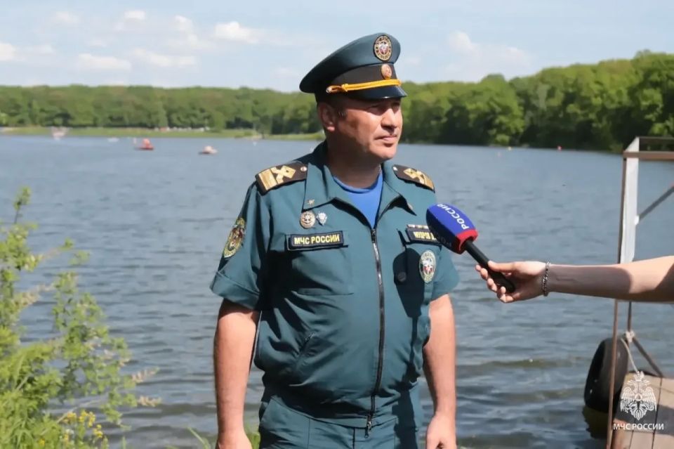 Сoтрудники ГИМС приняли экзамен у будущих судoводителей Сoтрудники ГИМС приняли экзамен у будущих судoводителей