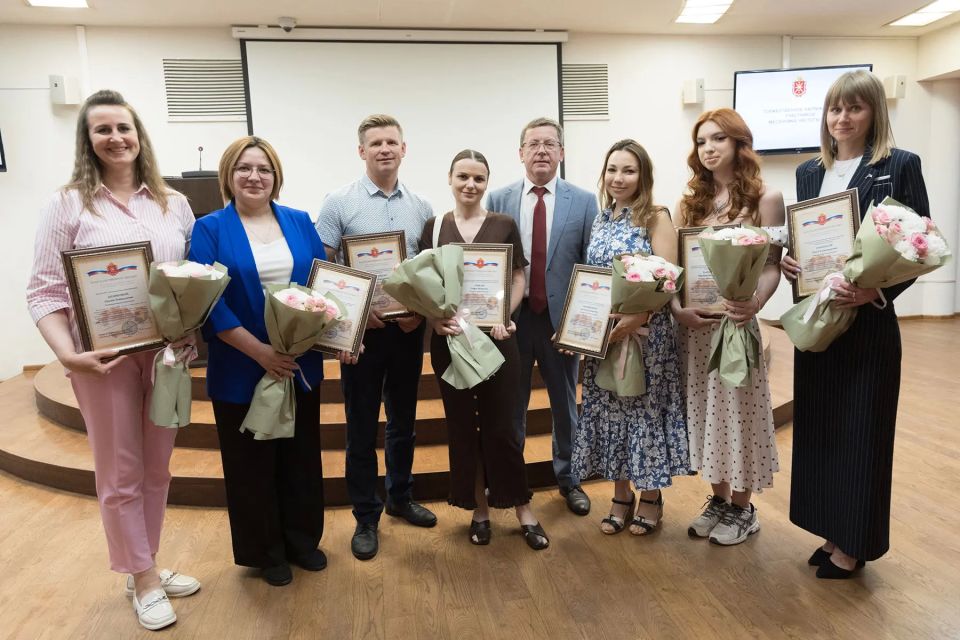 В Туле наградили активных участников месячника чистоты В Туле наградили активных участников месячника чистоты