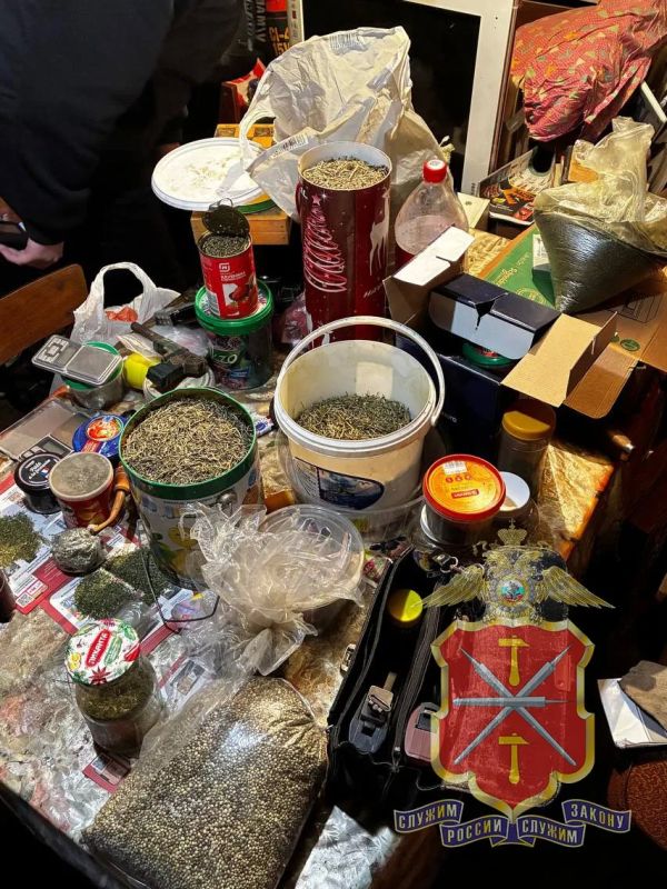 В Донском полицейские задержали подозреваемого в покушении на сбыт крупной партии наркотиков и незаконном изготовлении оружия В Донском полицейские задержали подозреваемого в покушении на сбыт крупной партии наркотиков и незаконном изготовлении оружия