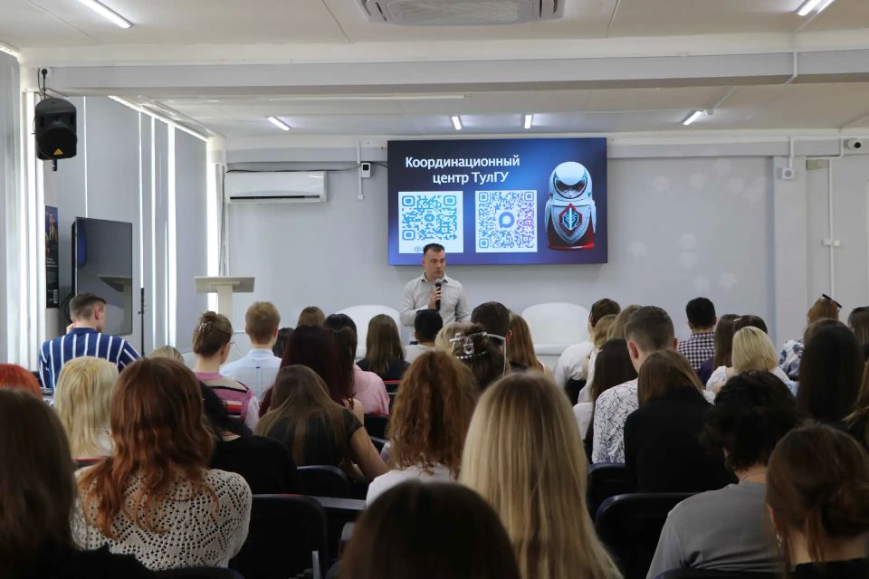 В Туле сотрудники полиции провели со студентами открытый диалог по противодействию экстремизму В Туле сотрудники полиции провели со студентами открытый диалог по противодействию экстремизму