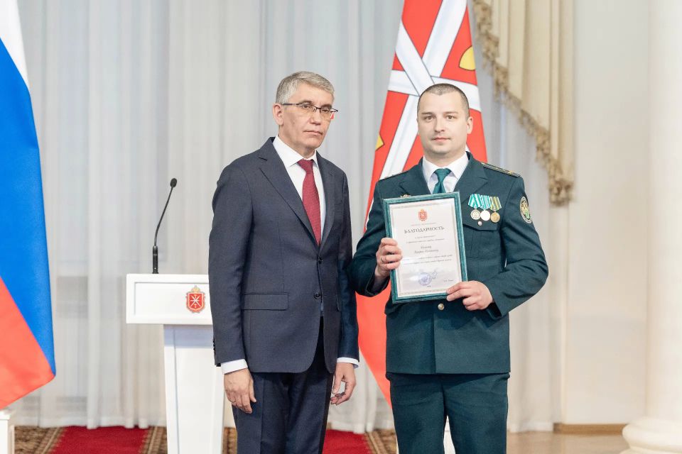 Губернатор Дмитрий Миляев – сотрудникам таможенной службы: «Ваша работа – это передовая внешнеэкономической деятельности» Губернатор Дмитрий Миляев – сотрудникам таможенной службы: «Ваша работа – это передовая внешнеэкономической деятельности»
