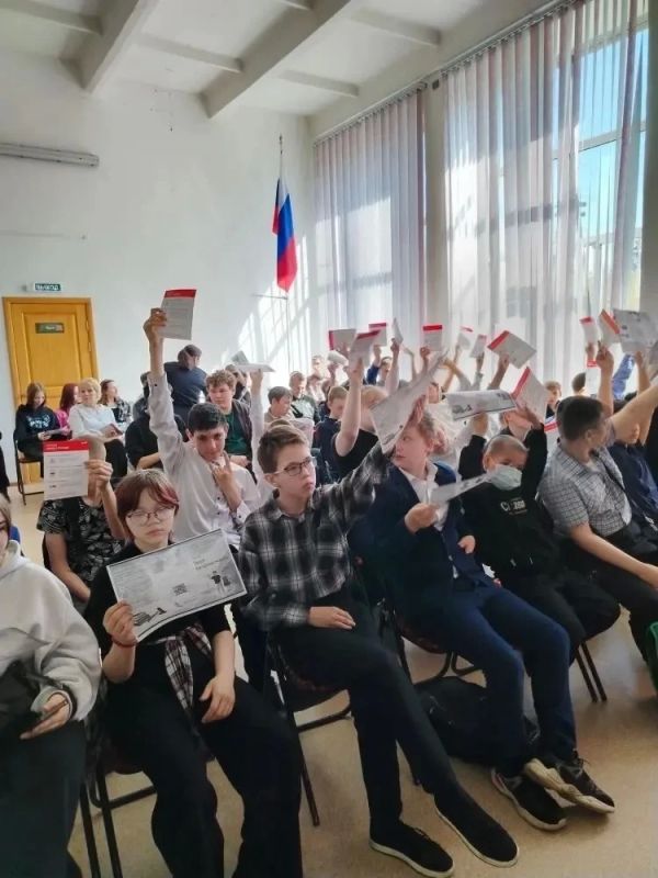 «Уступи дорогу поездам!» - транспортные полицейские активно проводят акцию в преддверии летних каникул «Уступи дорогу поездам!» - транспортные полицейские активно проводят акцию в преддверии летних каникул