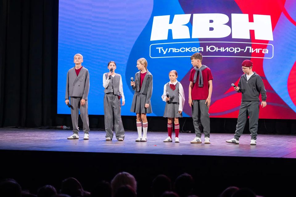 «Эти», «Кнедлики» и другие: Туле определили победителей юбилейного сезона тульской юниор-лиги КВН.Первые «Эти», «Кнедлики» и другие: Туле определили победителей юбилейного сезона тульской юниор-лиги КВН.Первые