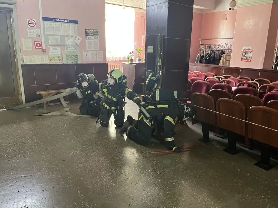 Спасатели города Новомосковск провели пожарно-тактические учения Спасатели города Новомосковск провели пожарно-тактические учения