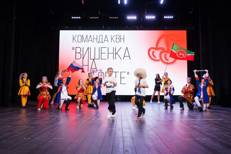 «Эти», «Кнедлики» и другие: Туле определили победителей юбилейного сезона тульской юниор-лиги КВН.Первые «Эти», «Кнедлики» и другие: Туле определили победителей юбилейного сезона тульской юниор-лиги КВН.Первые