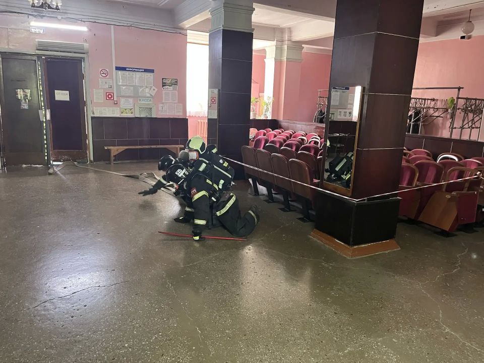 Спасатели города Новомосковск провели пожарно-тактические учения Спасатели города Новомосковск провели пожарно-тактические учения