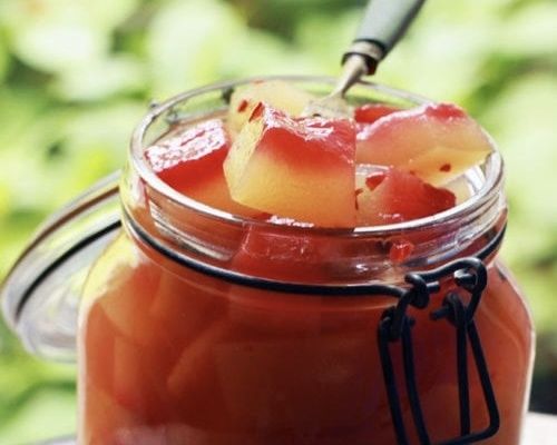 Необычная закуска: как маринованный арбуз удивит на вашем столе