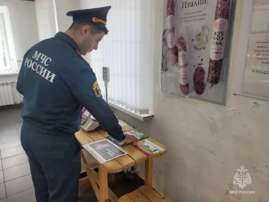 Комплексная профилактика: сотрудники МЧС России обновляют уголки безопасности, проводят рейды в семьях и жилом секторе Одоевского и Арсеньевского районов Комплексная профилактика: сотрудники МЧС России обновляют уголки безопасности, проводят рейды в семьях и жилом секторе Одоевского и Арсеньевского районов