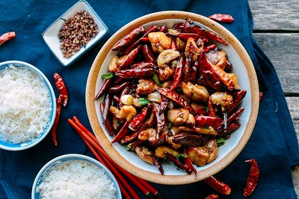 Курицу по-чунцински можно легко приготовить дома